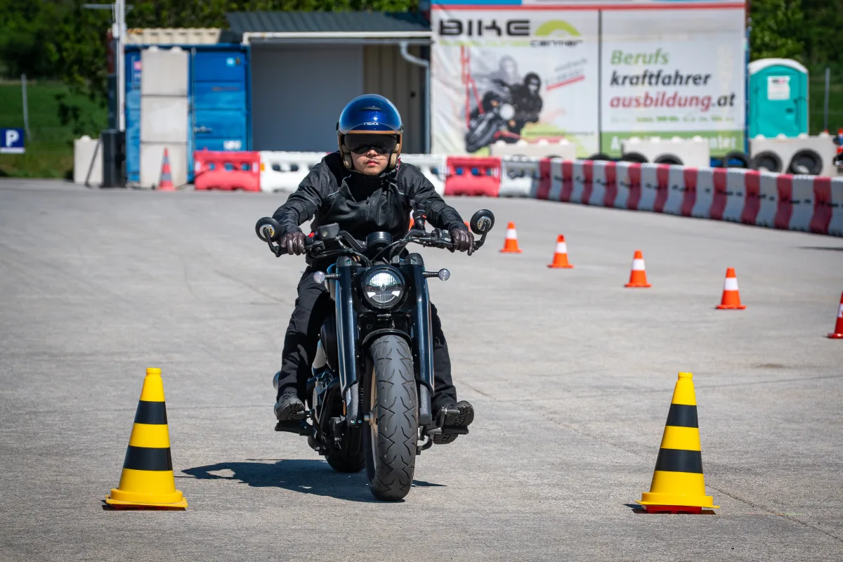 Fahrsicherheitstraining Motorrad auf der Trainingsstrecke in Münchendorf