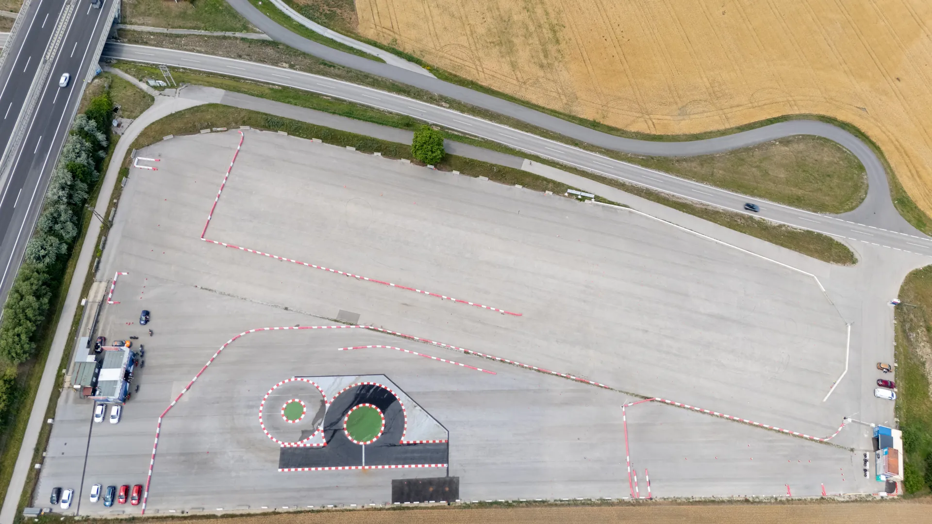 Luftaufnahme des Fahrsicherheitszentrums DriveSafety in Münchendorf