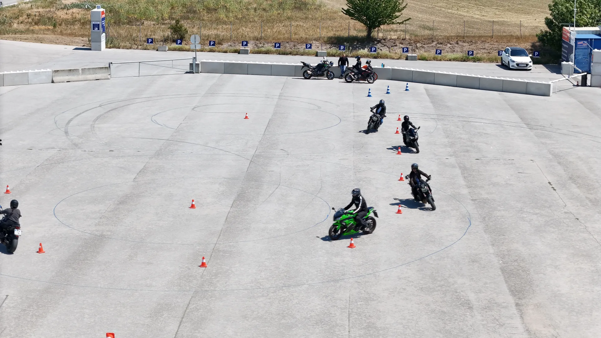 Motorradtraining auf dem Übungsplatz in Münchendorf